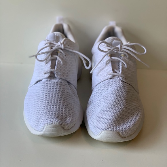 White Nike Sneaker - Picture 2 of 6